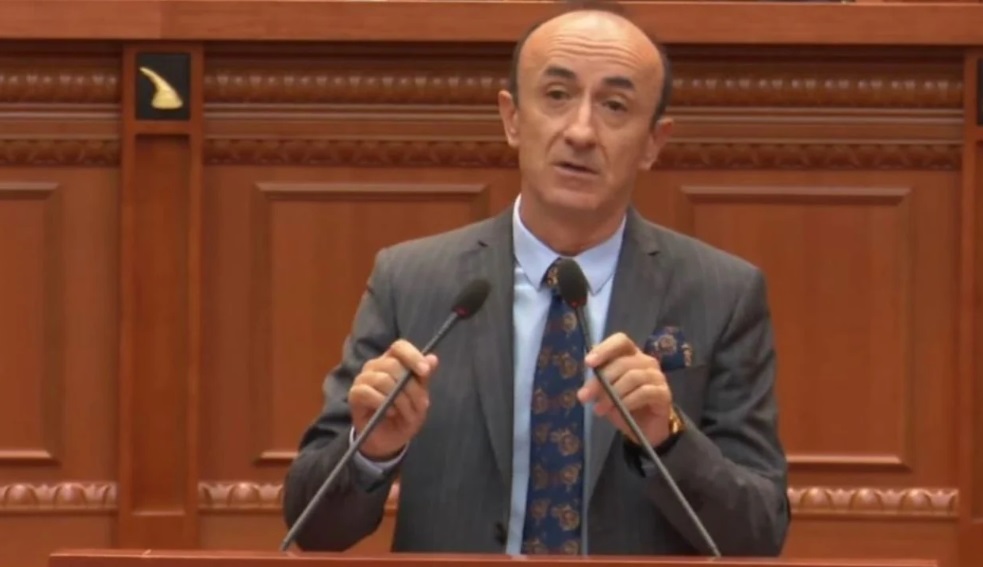 “Gruaja më e votuar në primaret e Elbasanit u fut në listë të mbyllur, kurse kandidati “SPAKIST” nuk u…”, Dash Sula ironizon PD