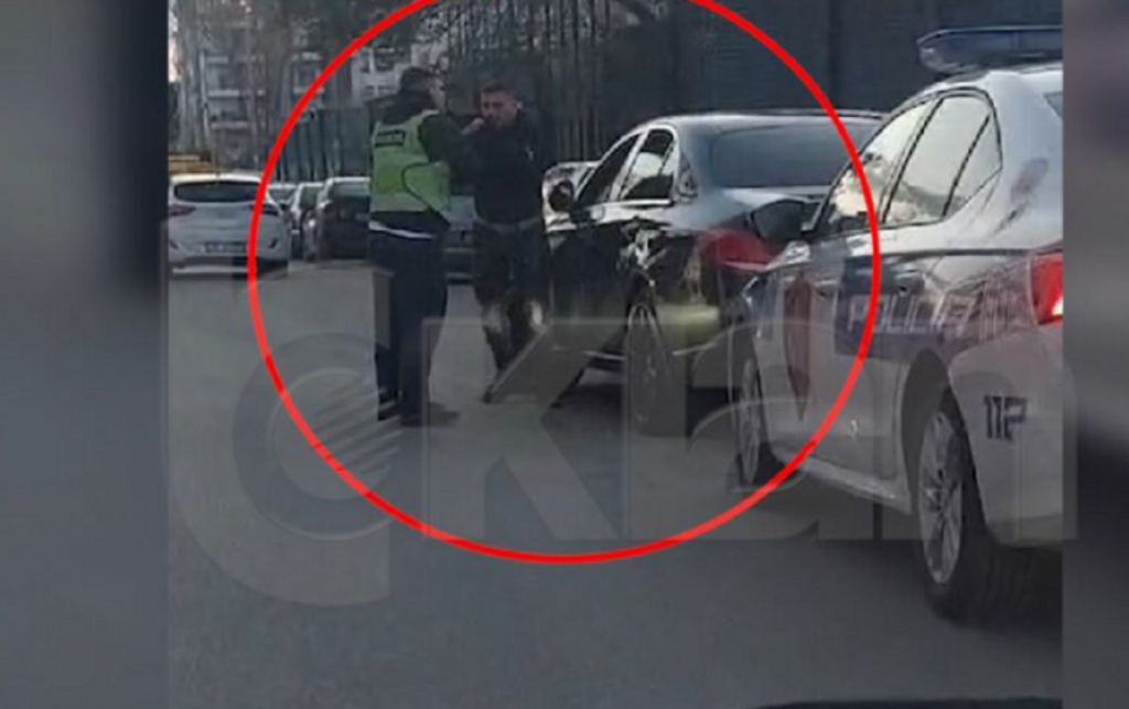VIDEO / Sherr me punonjësin e policisë në rrugë, arrestohet 31-vjeçari në Tiranë