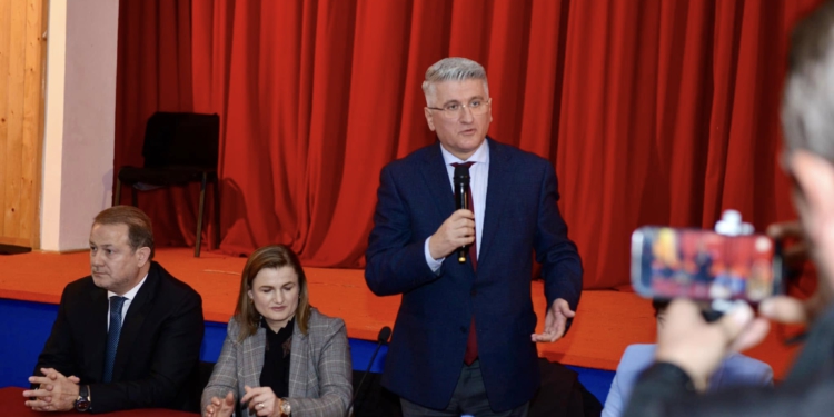 “Lezha ka qytetarë që kërkojnë realitetin, jo mashtrime”, Gjekmarkaj: Ata që pyesin se kë do votonte Fishta, e dëshmojnë fort mirë…
