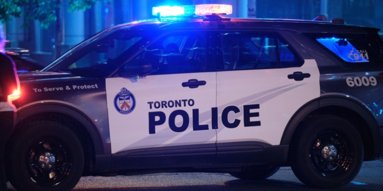 12 të plagosur nga të shtënat me armë zjarri në Toronto, autori në arrati