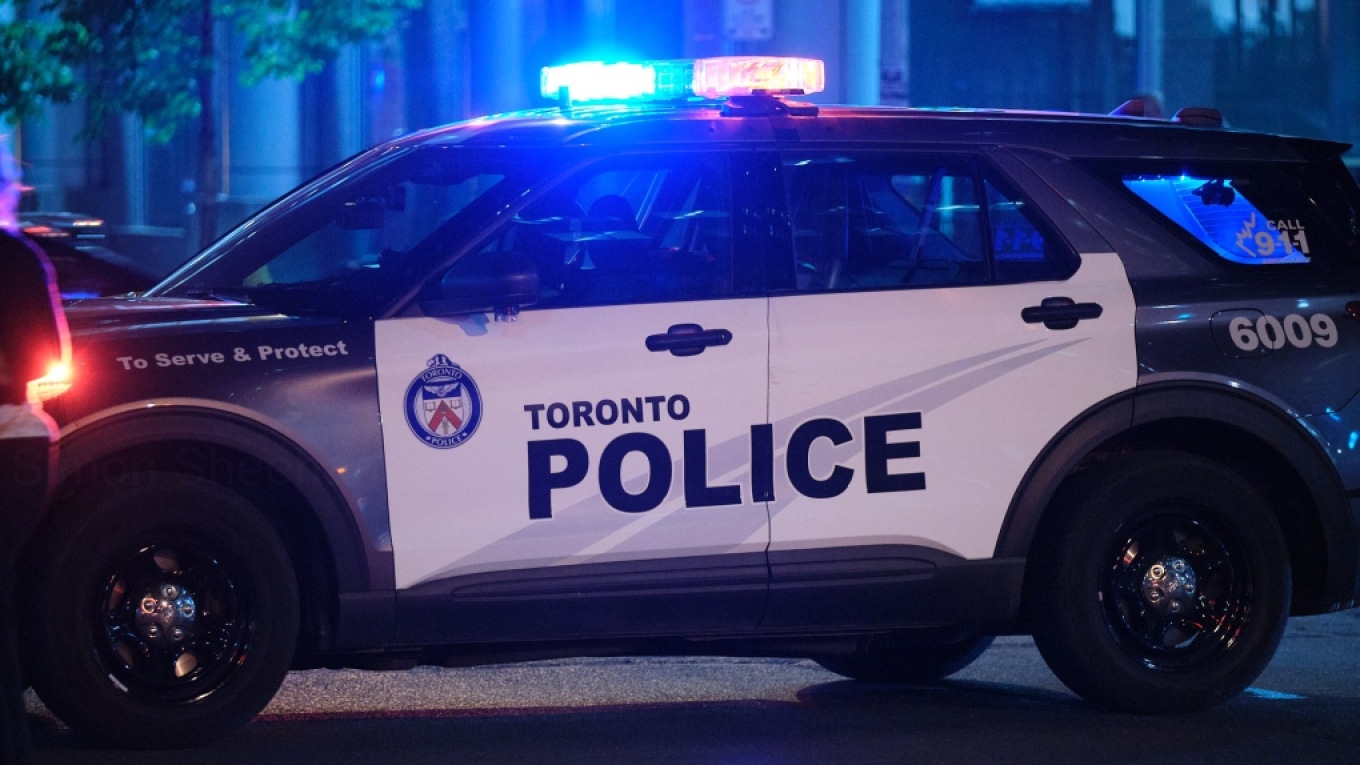 12 të plagosur nga të shtënat me armë zjarri në Toronto, autori në arrati
