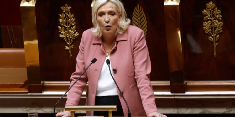 Le Pen ndryshon qëndrim, kritikon Trump për ndërprerjen e ndihmës ndaj Ukrainës