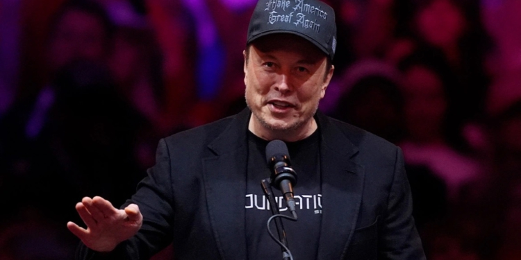 “Hesht, burrë i vogël”, Musk përplaset me ministrin e Jashtëm polak për Starlink në Ukrainë