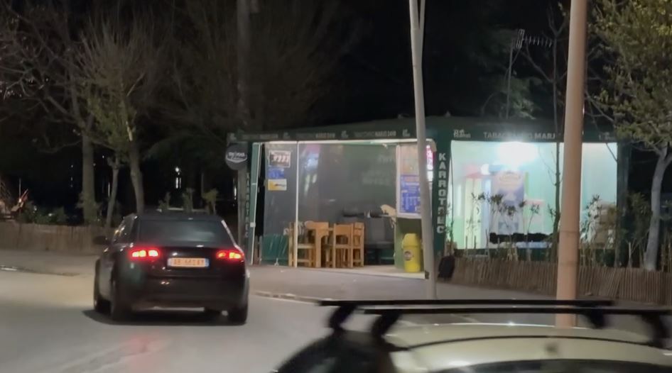 Plagosje me thikë në Pogradec, përfundon në spital një person, shpallet në kërkim autori
