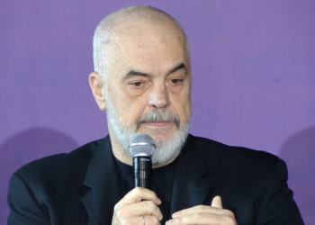 “Më jep pasaportën e Melonit, të jap timen”/ Rama i përgjigjet komentuesit: Më jep votën në 11 maj, bëhemi bashkë dhe…