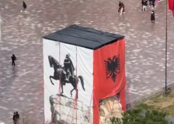 “Po formulohen mallkime për tradhti kombëtare”, Rama zbulon arsyen e mbulimit të monumentit të Skënderbeut në Tiranë