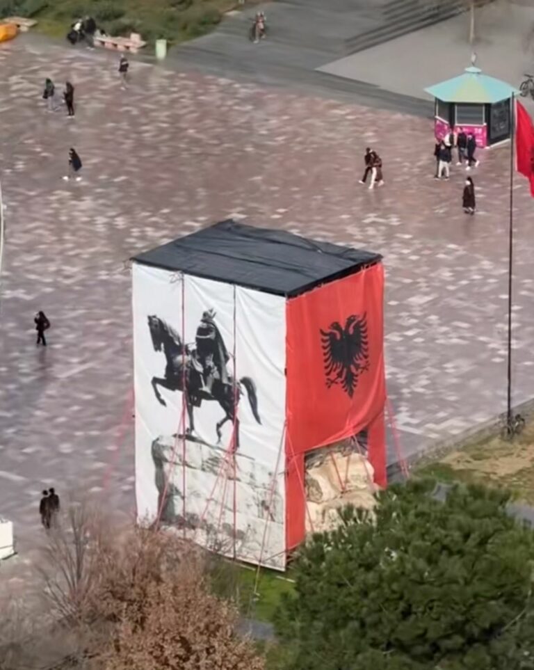 “Po formulohen mallkime për tradhti kombëtare”, Rama zbulon arsyen e mbulimit të monumentit të Skënderbeut në Tiranë