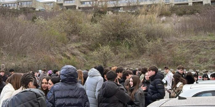 Tërmet në Itali, njerëzit dalin në rrugë. Pezullohet mësimi në shkolla