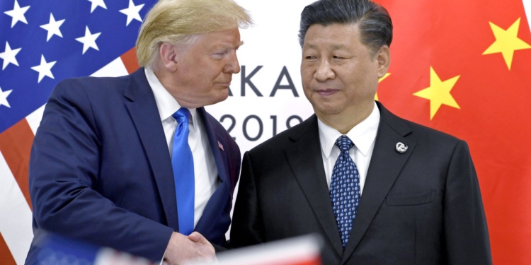 “E flaku si një leckë”, Kina përshëndet vendimin e Trump për Zërin e Amerikës