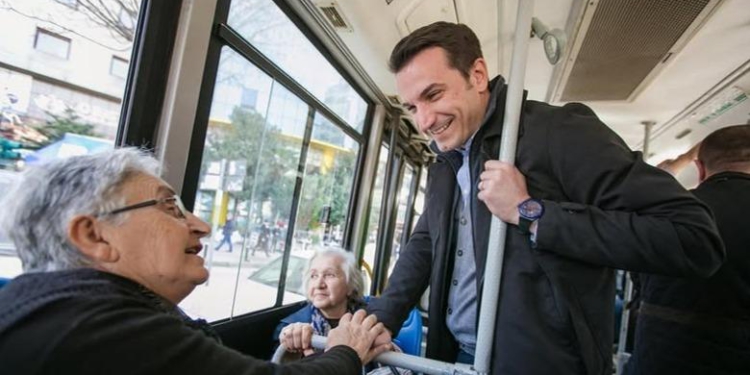 Lajm i mirë/ Sot 8 Marsi, Veliaj bën falas autobusin për të gjitha gratë dhe vajzat