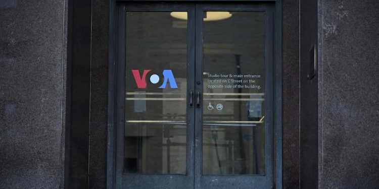 Gjykata e New York pezullon mbylljen e Zërit të Amerikës