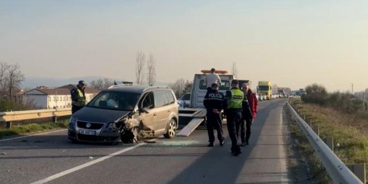 Aksident tragjik në autostradën Milot-Morinë, humbin jetën dy persona