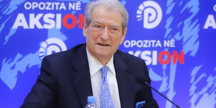 “Minimum jetik 200 euro dhe kartë konsumatori”, Berisha hap thesin e premtimeve: Si dhe sa do rriten pensionet