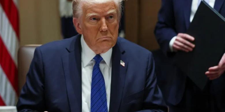 Përplasja për tarifat doganore, Trump reagon pas kundërpërgjigjes së Kinës: Lëvizje e gabuar, e kapi paniku