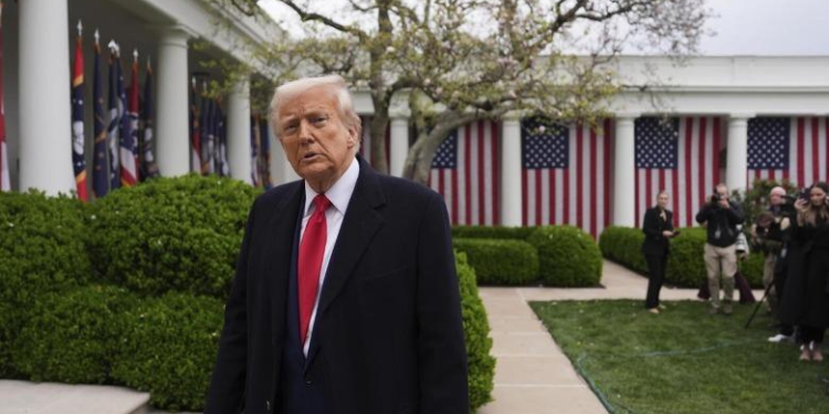 Tarifa doganore 10% për mallrat hyri sot në fuqi, Trump u drejtohet amerikanëve: Rezultati final do jetë historik