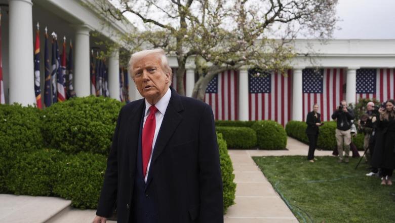 Tarifa doganore 10% për mallrat hyri sot në fuqi, Trump u drejtohet amerikanëve: Rezultati final do jetë historik