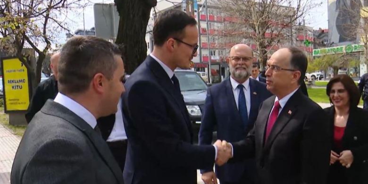 Begaj shpallet “Qytetar Nderi” i Gjilanit: Shqipëria, pranë Kosovës, ky titull u përket gjithë shqiptarëve