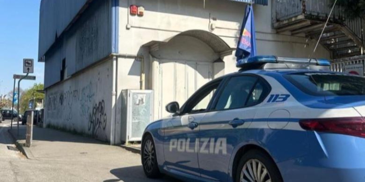 Plagosën moldavin pasi përshëndeti të dashurën e njërit prej tyre, arrestohen dy shqiptarë në Itali