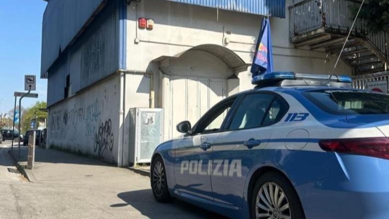 Plagosën moldavin pasi përshëndeti të dashurën e njërit prej tyre, arrestohen dy shqiptarë në Itali