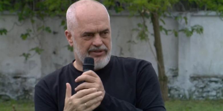 Rama inspekton kantierin e kampusit universitar në Korçë: Rektor të ka ardhur një mundësi e madhe për…