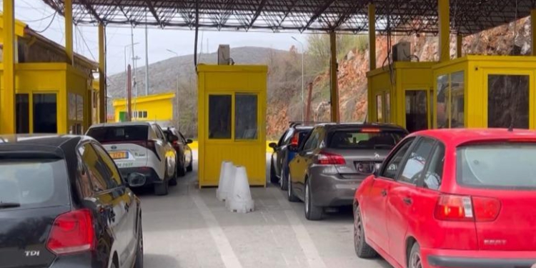 Futën një kamion me mallra ushqimore nga Greqia me dokumente false, 6 zyrtarë të doganës Kapshticë në hetim! Mes tyre edhe drejtori i Përgjithshëm i Hetimit Doganor