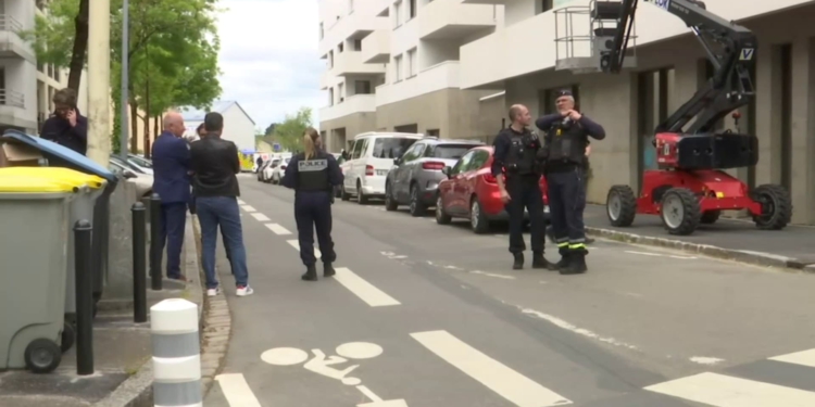 Sulm me thikë në shkollën franceze, një i vrarë dhe tre të plagosur