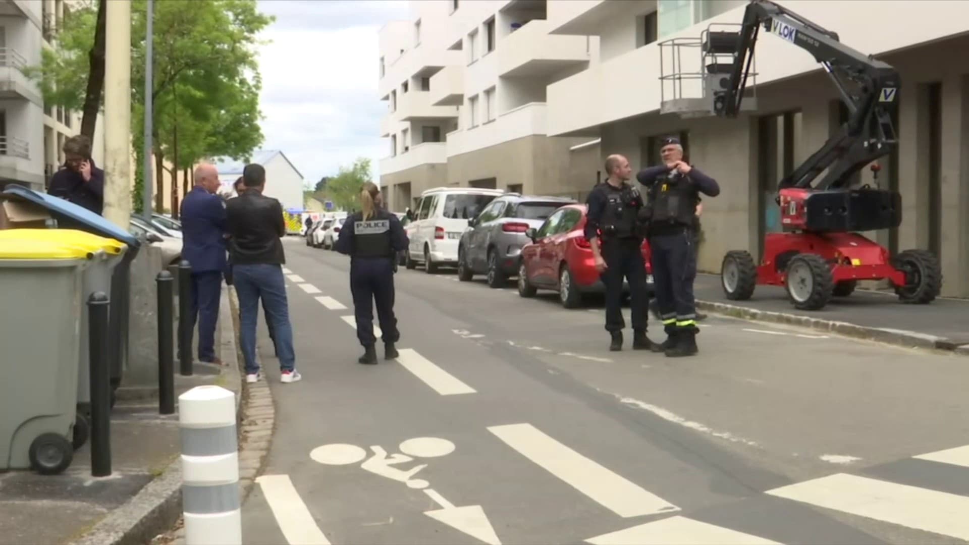Sulm me thikë në shkollën franceze, një i vrarë dhe tre të plagosur