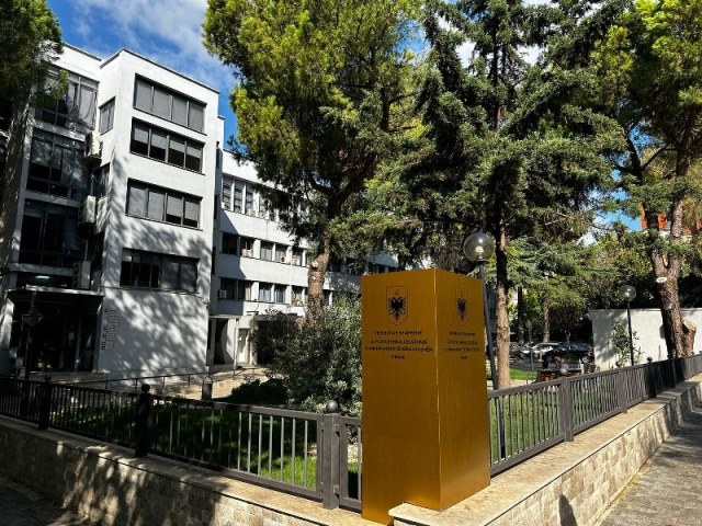 Djali i dënuar për trafik personash, sekuestrohen pasuritë e pajustifikuara të babait