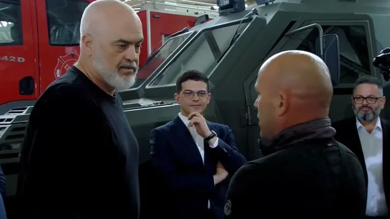 ‘Kam parë shumë si puna jote! Vëri emër…’ Rama debate me qytetarin që tha se dha lekë për legalizimin