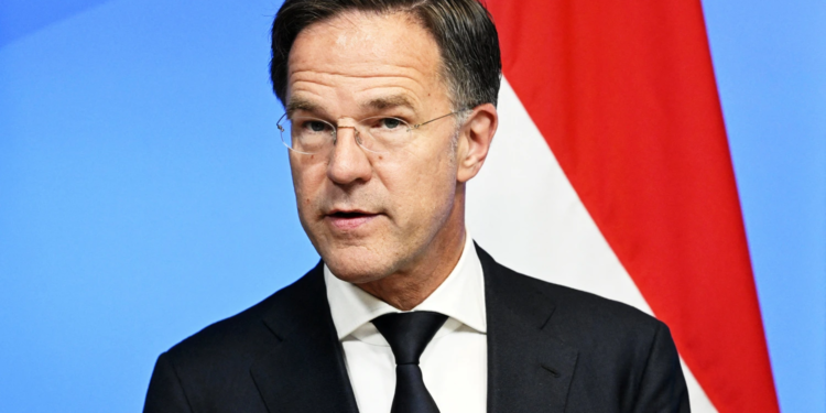 NATO ngre alarmin: Rusia mund të vendosë armë bërthamore në hapësirë