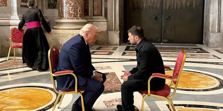 “U shfaq më i qetë, e kupton situatën”, Trump zbardh bisedën me Zelenskyn në Vatikan: Më kërkoi…