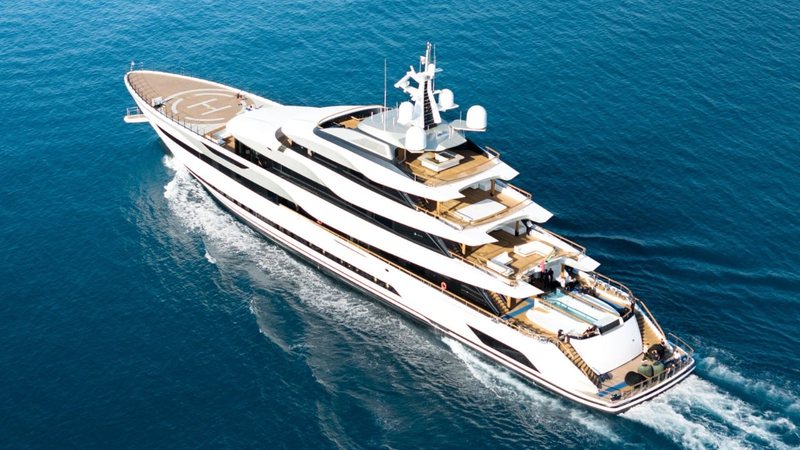 Shqiptarët “harrojnë” gomonet, ikin në Angli me jaht, arrestohen 20 prej tyre
