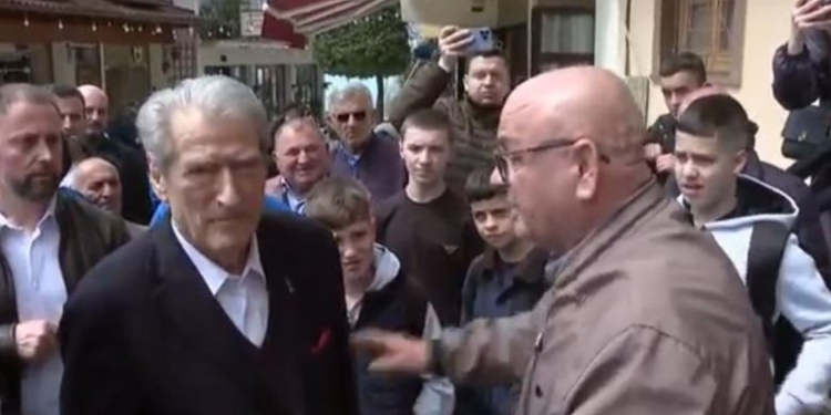 “Premtuat kompensimet, nuk mbajtët as gjysmën e premtimit”, ish-i burgosuri politik zë ngushtë Berishën