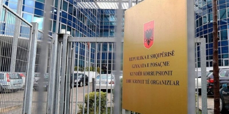 Merrnin ryshfet për të dhënë banesa sociale në Durrës, GJKKO jep vendimin për 3 ish-zyrtarët