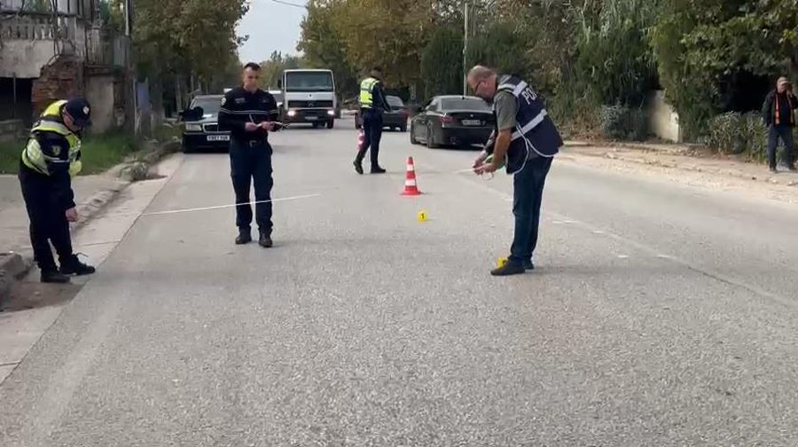 Aksident i rëndë në Tiranë, makina përplas dy gra, njëra ndërron jetë në vend