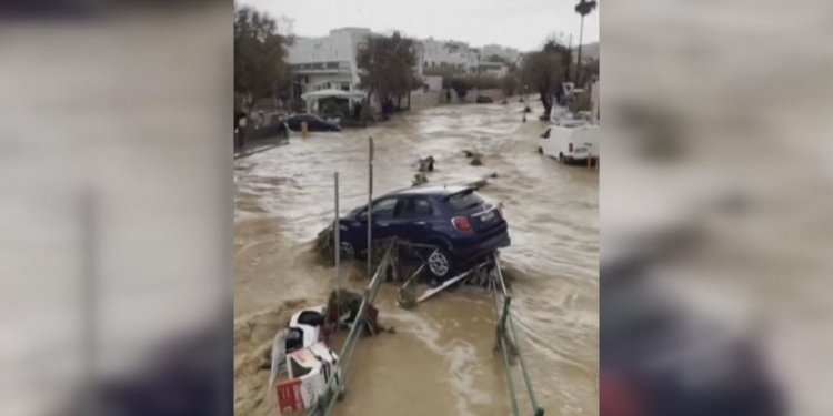 Stuhitë godasin Greqinë, përmbytje të mëdha në ishullin Paros, Kaos në Kretë