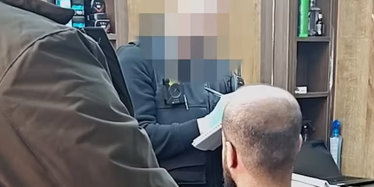 Policia Britanike godet “berberët” turq që përdorin bandat shqiptare, sekuestrohen mijëra paund