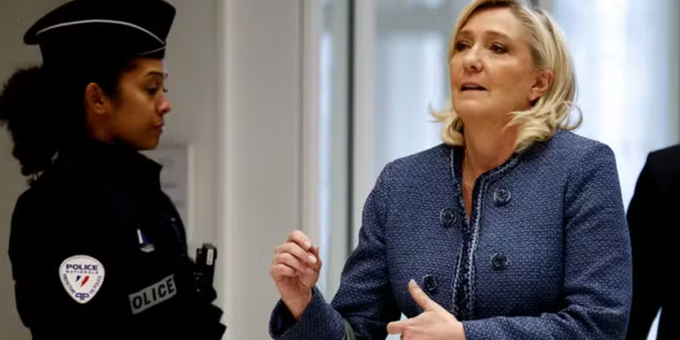 Sondazhi pas dënimit me burg, 49% e francezëve duan që Marine Le Pen të kandidojë për presidente