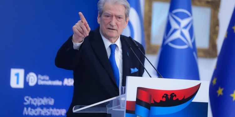 “Flirti” në rrjetet sociale, Berisha: Rama-Basha bëjnë gili-vili çdo ditë!