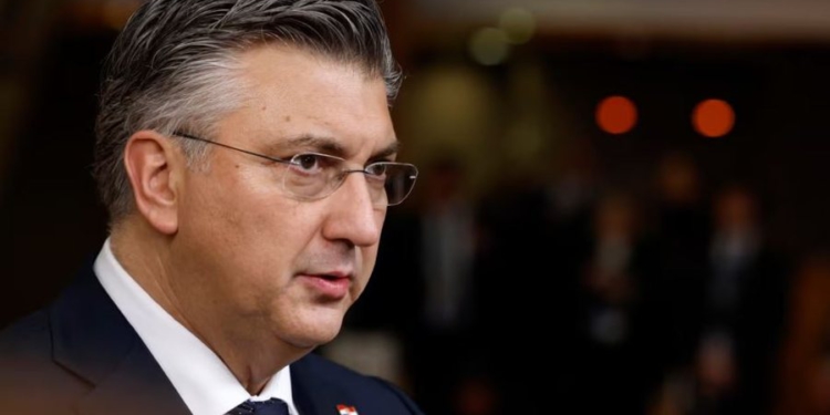 Serbia dëbon 3 shtetas kroatë nga vendi, reagon ashpër kryeministri Pllenkoviç: Duam sqarime!