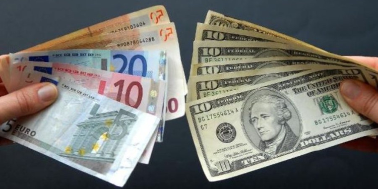 Lufta e tarifave, Dollari amerikan bie në nivelin më të ulët ndaj euros që nga viti 2022