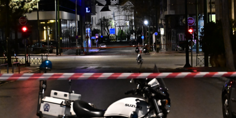 VIDEO/ Tronditet Athina, sulm me bombë ndaj kompanisë së hekurudhave