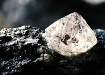 Kur fatin ta vjedhin! Dy të rinj gjetën diamantin 6,5 milionë dollarë, por…