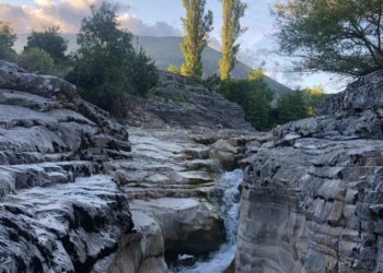 U bllokuan për disa orë kanionet e Nivicës, evakuohen 7 turistët spanjollë