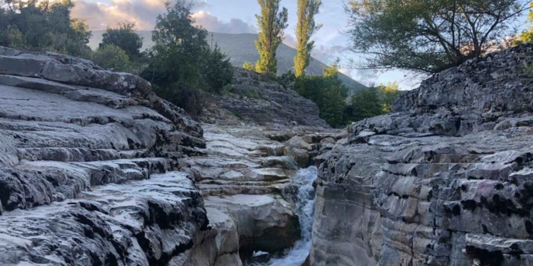 U bllokuan për disa orë kanionet e Nivicës, evakuohen 7 turistët spanjollë