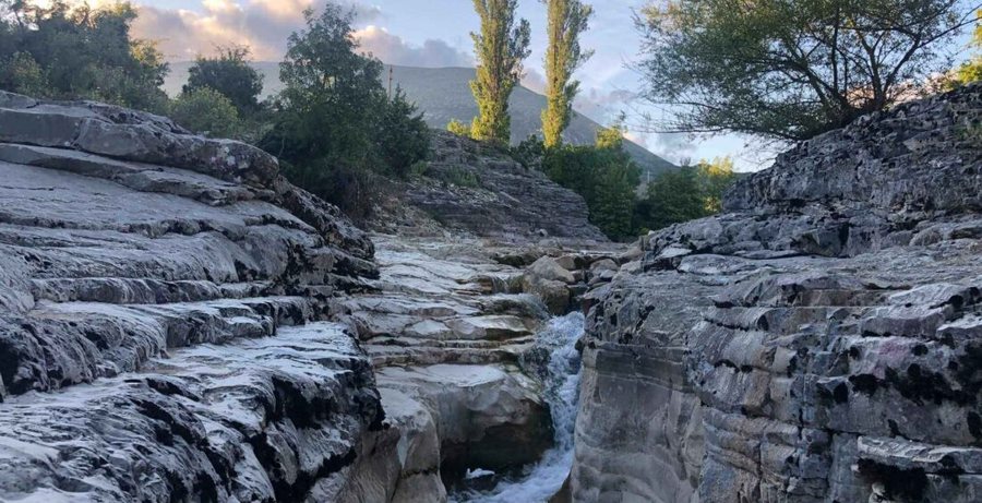 U bllokuan për disa orë kanionet e Nivicës, evakuohen 7 turistët spanjollë