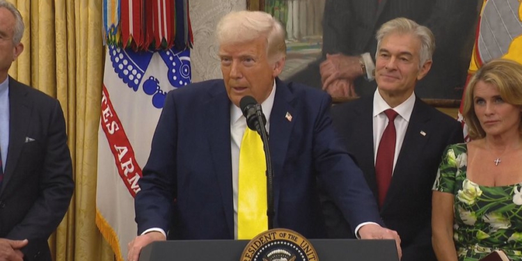 Trump humb durimin: Nëse s’ka progres, braktisim negociatat për luftën Rusi-Ukrainë