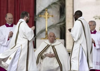 Ja kush e ka sulmuar Papa Françeskun edhe brenda kishës