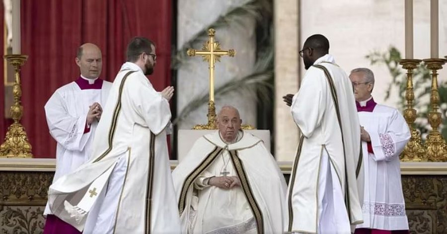 Ja kush e ka sulmuar Papa Françeskun edhe brenda kishës