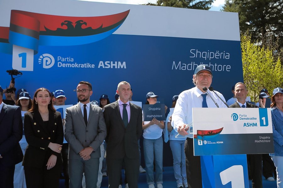 Berisha pyet Ramën: Pse nuk ra në humnerë Mali i Zi që i trefishoi pensionet?